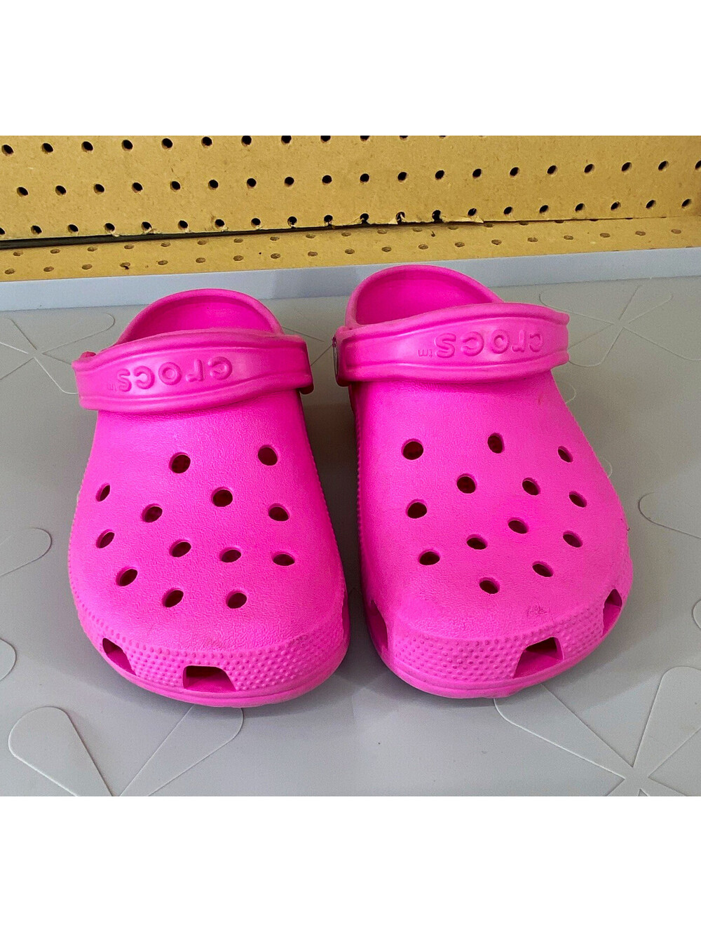 Crocs Classic Clog Unisex Kids SZ M4/W6 Pink Slip-On Sandal